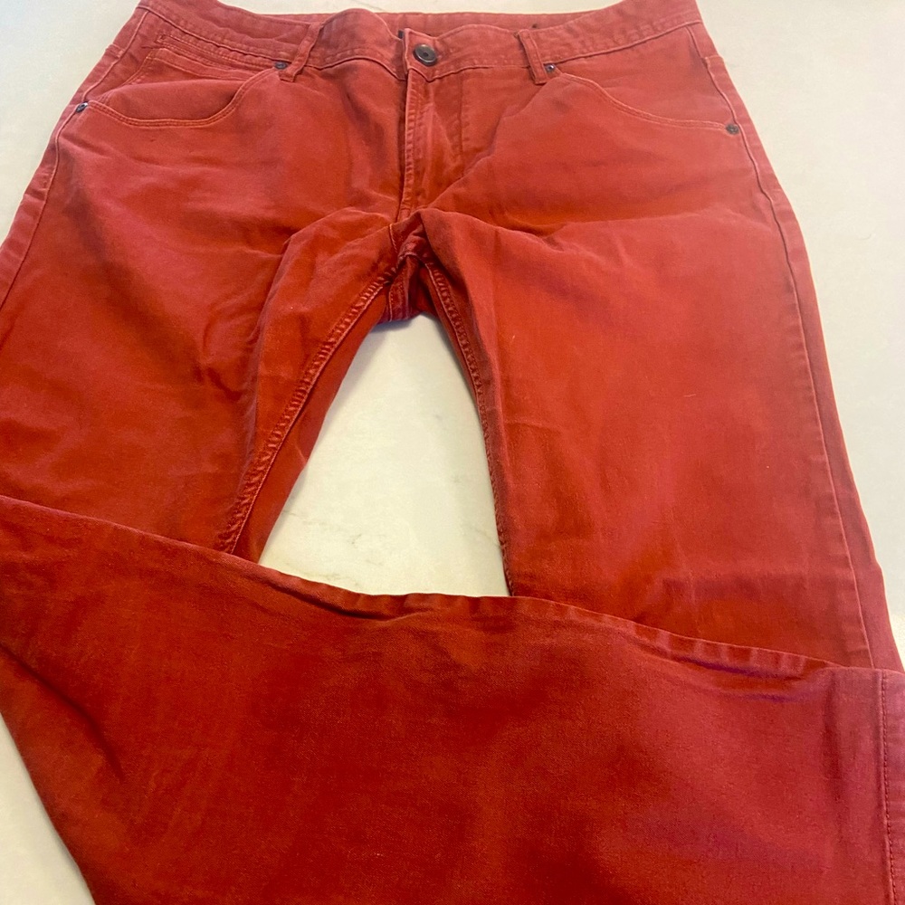 Red men’s chinos